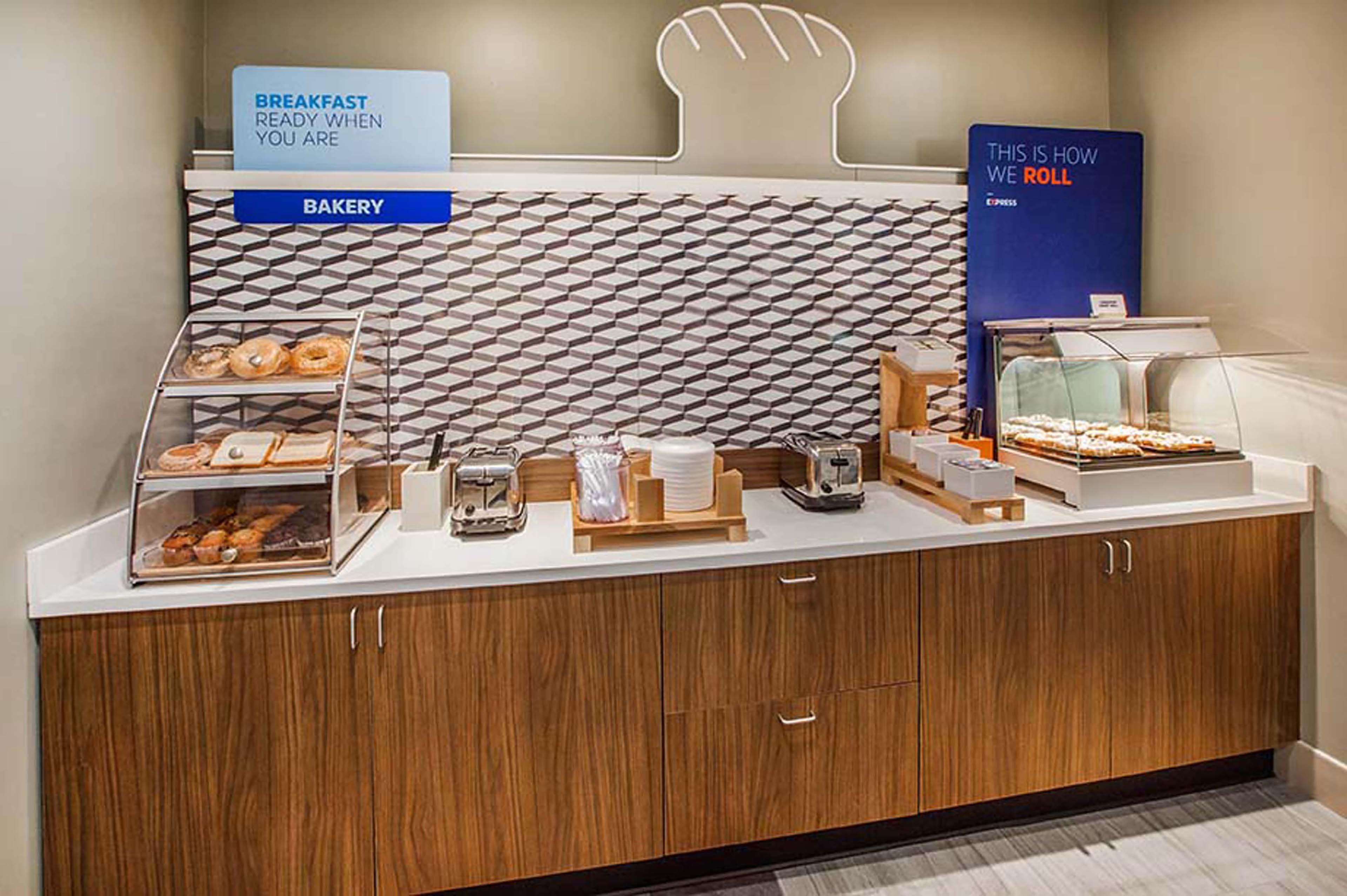 Holiday Inn Express Edgewood-Aberdeen-Bel Air Esterno foto