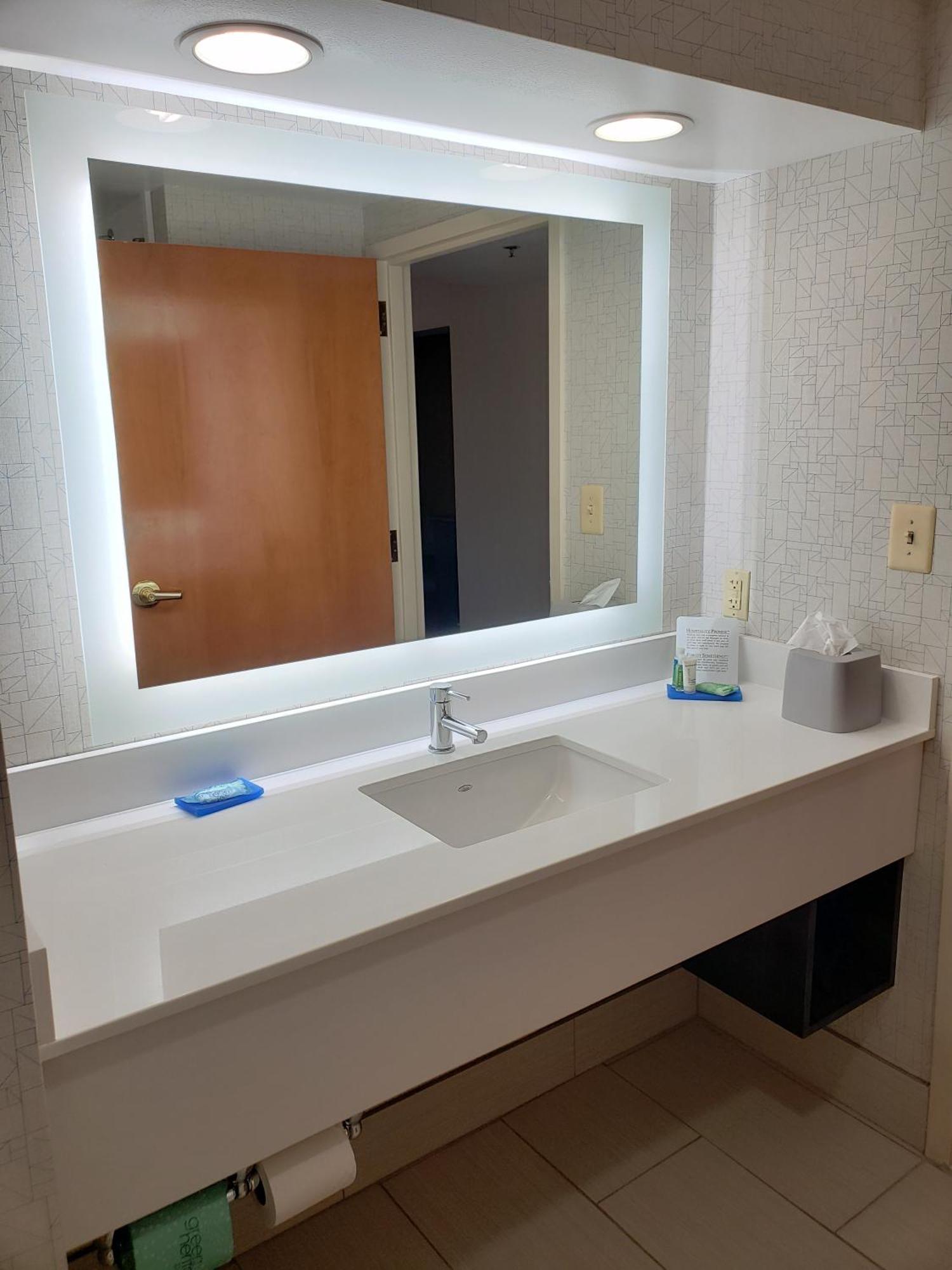 Holiday Inn Express Edgewood-Aberdeen-Bel Air Esterno foto